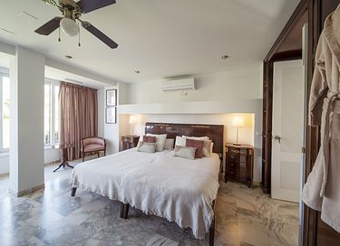 Unique vacation villa with pool in Seville - 4