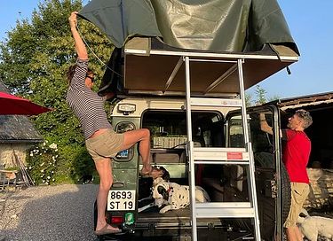Abenteuer im Landrover mit Zelt auf dem Dach - 7