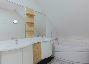 Geräumige Gruppenunterkunft mit überdachter Terrasse - 33