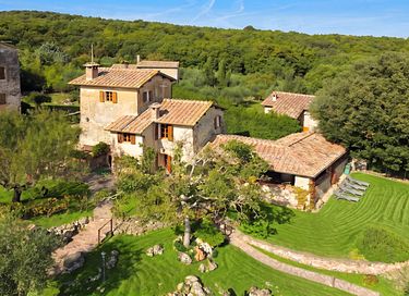 Maison-tour du XIVe siècle dans un cadre verdoyant - 6