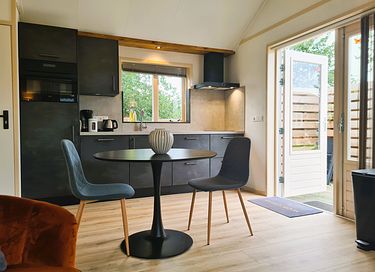 Tiny house (2p) op het Friese platteland - 8