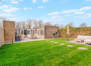 Modern bungalow with hot tub on the edge of the dunes - 2