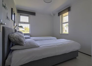 Luxury cottage with jetty - 9