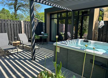 Wellnesslodge met vrij uitzicht