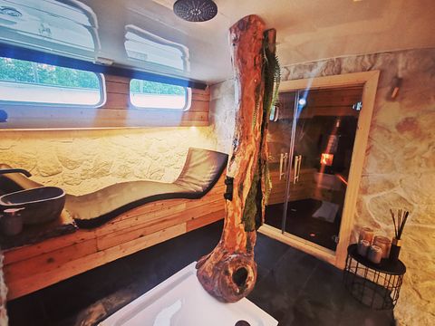 Bateau-sauna privé avec un beau design - 5