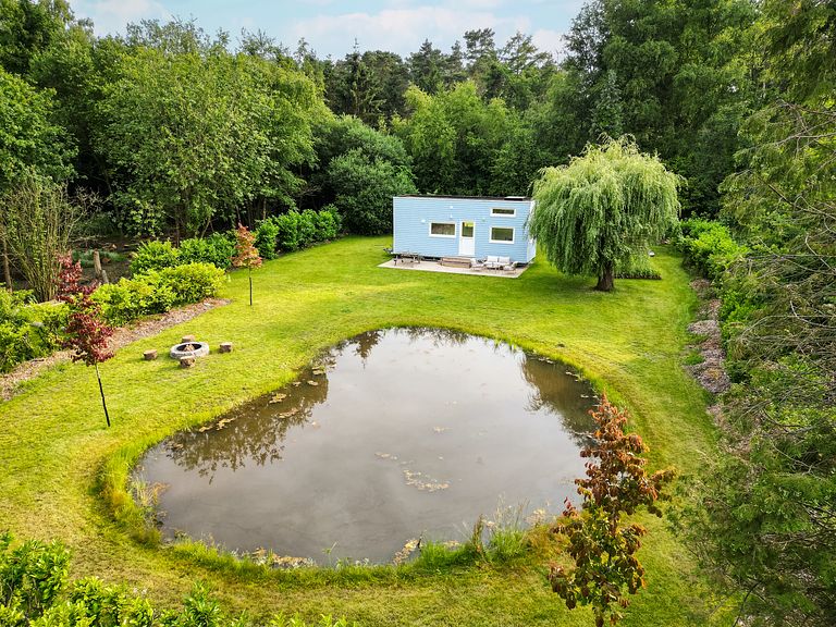 Schönes Tiny House mit Teich und Feuerstelle - 1