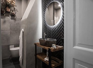 Designer room in historic B&B - 5