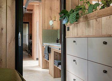 Unique lakeside holiday home with hot tub - 28