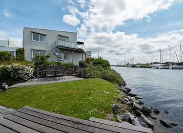 Luxuriöse Villa am Wasser in Zeeland