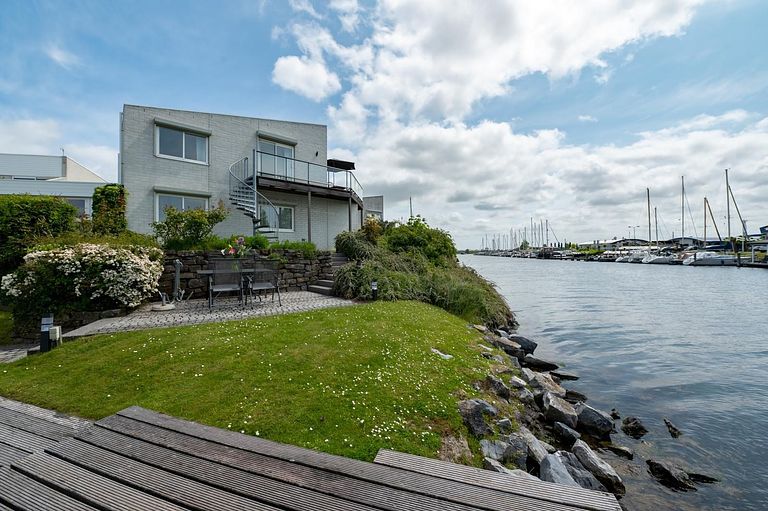 Luxe villa aan het water in Zeeland - 1
