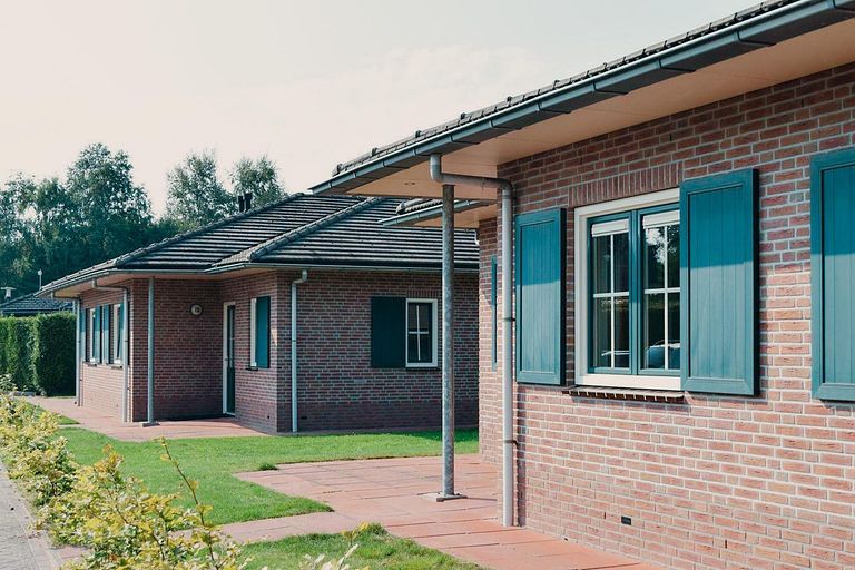 8-persoons bungalow met overdekt terras - 1