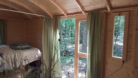 Roulotte dans un camping français boisé - 3