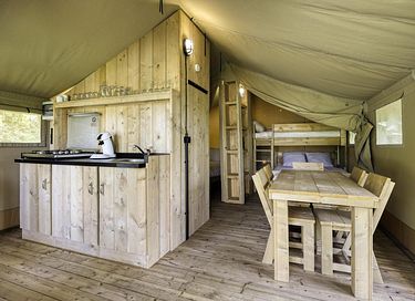 Belle tente de glamping dans la forêt en France - 6
