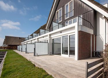 Rietgedekte villa met uitzicht over het meer - 38