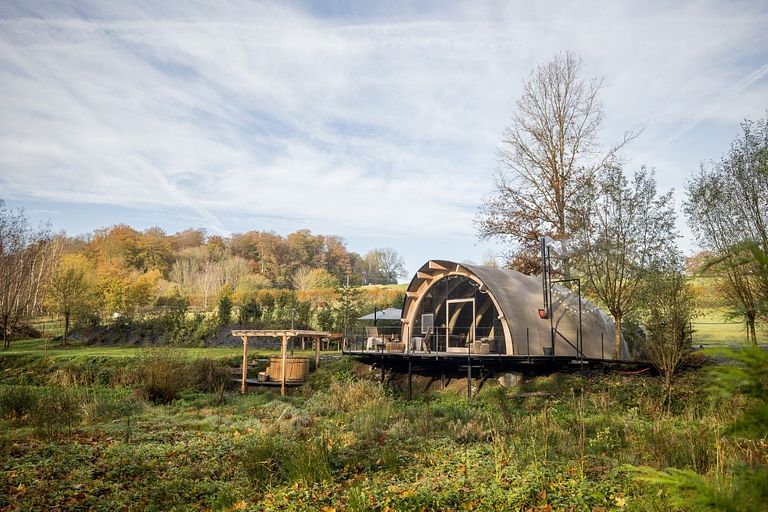 Luxe privé glamping aan het water met hottub - 1