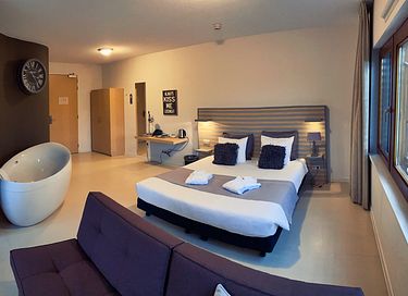Luxe suite met bad in uniek boshotel - 9