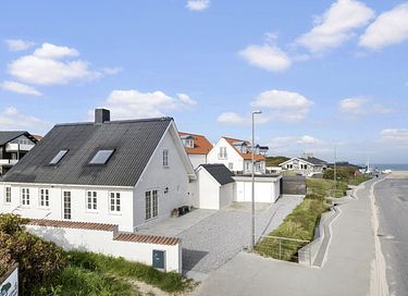 Ferieophold for 11 personer ved kysten