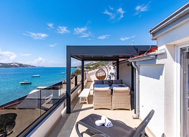 Spacious apartment with sea view and balcony - 30