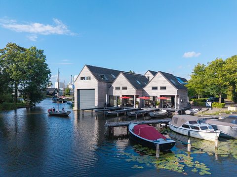 Romantic waterfront stay - 2