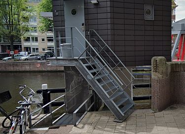 Unique cabin over the water in Amsterdam - 4