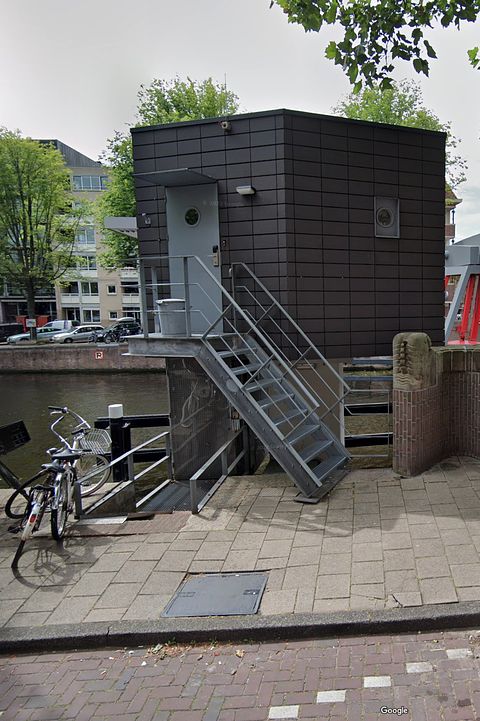 Unique cabin over the water in Amsterdam - 4