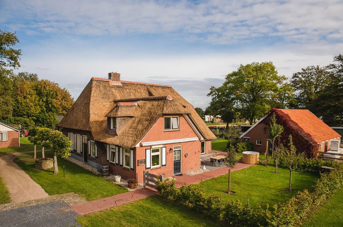 5 family houses with private hot tub in the Netherlands