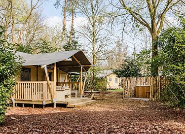 Luxe glamping lodge met privé hottub
