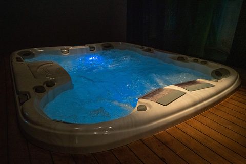 Night in a private spa with large pool - 5