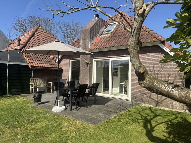 Cozy cottage right on Lake Grevelingen - 1