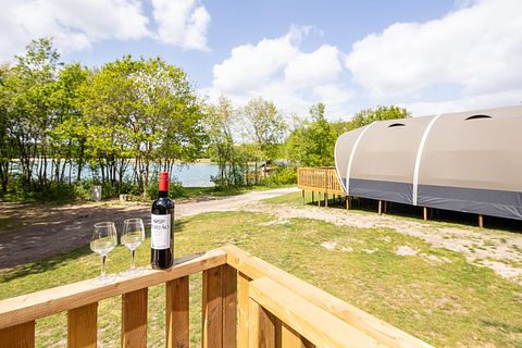 Tente glamping de luxe au bord d'un lac avec vue - 3