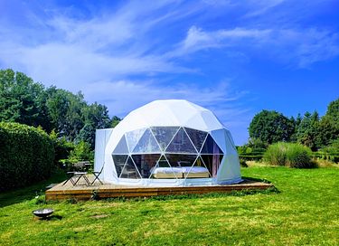 Glamping tent with bathroom and kitchen near forest - 3