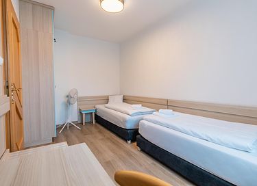 Chambre de luxe à 4 personnes dans un parc près d'un lac - 7