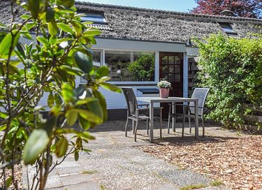 Thatched forest cabin with fenced garden - 15