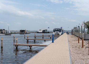 Uniek overnachten aan het water in Friesland - 42