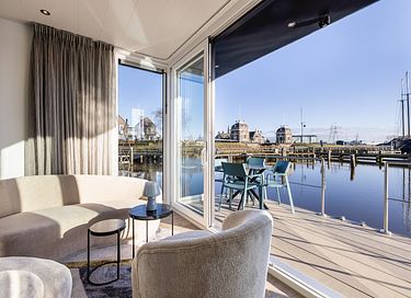 Houseboat in the harbor of Lemmer