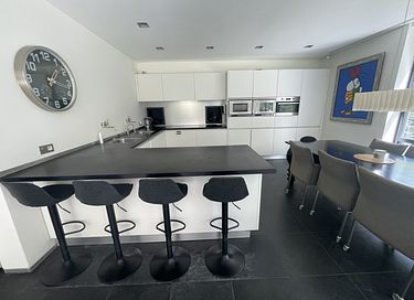 Moderne Waldvilla mit Jacuzzi und großem Garten - 8