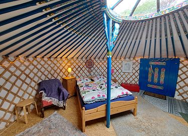 Belle yourte sur un mini camping confortable - 12