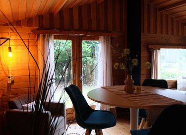 Maison dans la forêt en bois avec jardin spacieux - 9