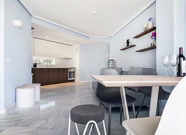 Modern apartment by the sea with pool view - 9