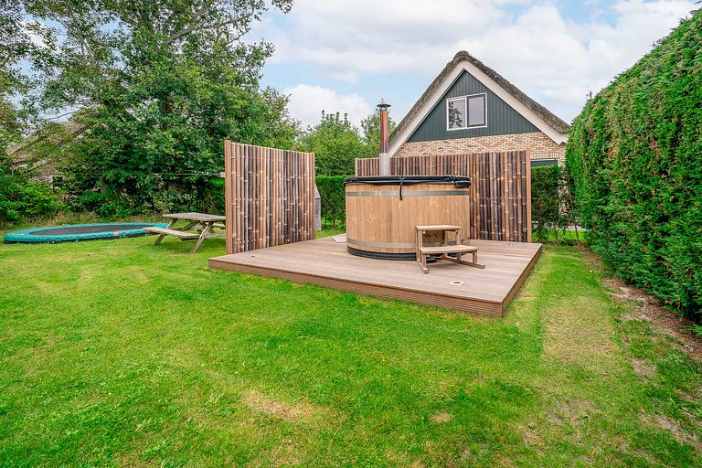 Villa with hot tub on the island of Texel - 1