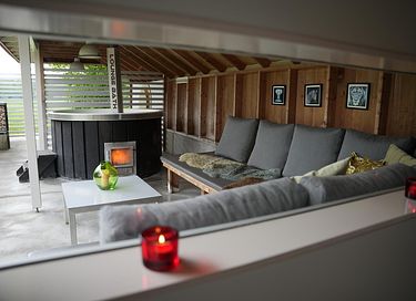 Holiday home with covered outdoor wellness - 22