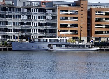 Dream boat in the middle of Amsterdam - 13