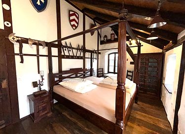 Bâtiment historique avec chambre à thème médiéval - 10
