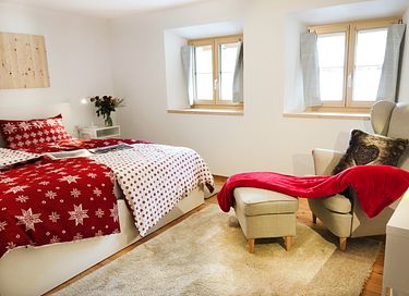Geräumige Wohnung in denkmalgeschütztem Gebäude - 3