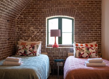 Luxury 5-person suite in a former fort - 13