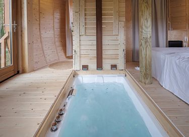 Unique accommodation with built-in jacuzzi - 9
