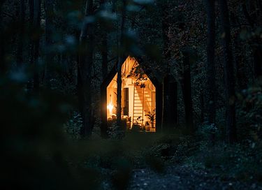 Einzigartige Hütte zwischen den Bäumen in den Ardennen - 17