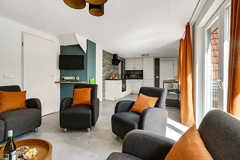 Modernes Einfamilienhaus mit großem Garten - 3