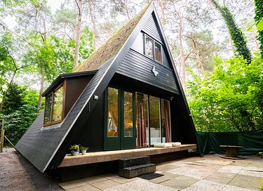 Maison dans la forêt dans la campagne belge