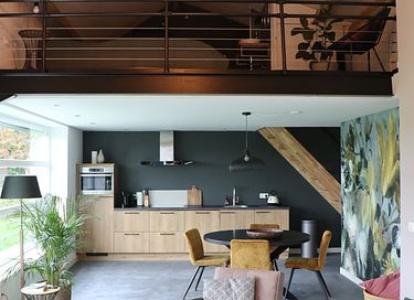 Modern and luxuriously converted henhouse - 4